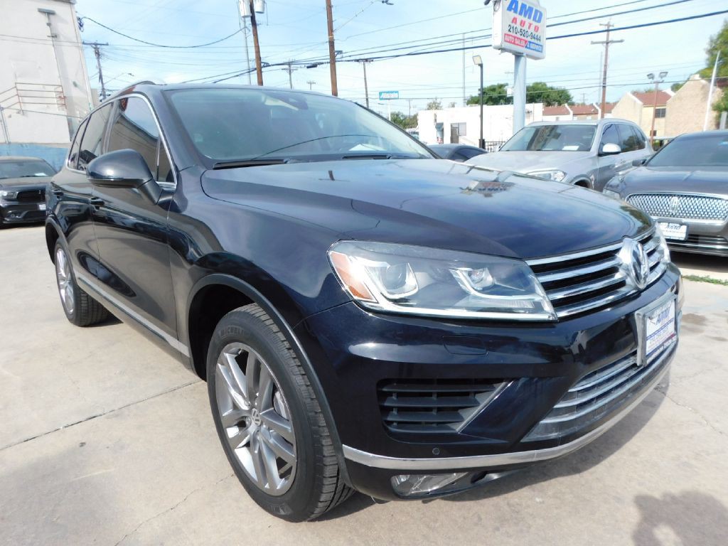 2016 Volkswagen Touareg Image 1