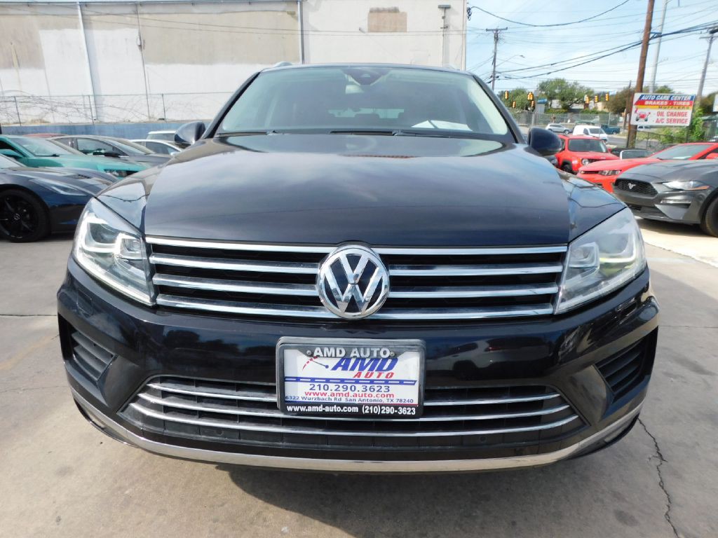2016 Volkswagen Touareg Image 2