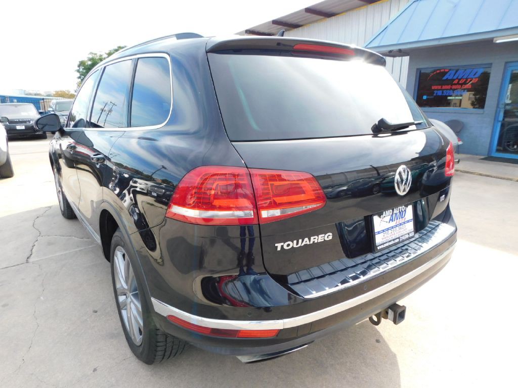 2016 Volkswagen Touareg Image 5