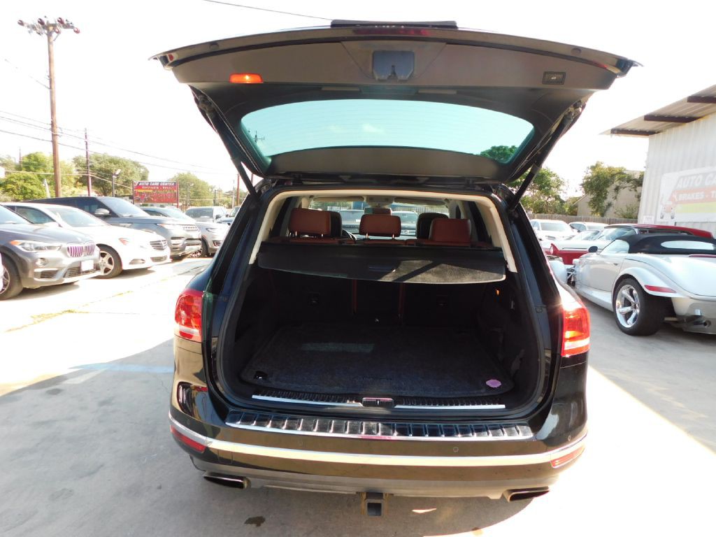 2016 Volkswagen Touareg Image 19