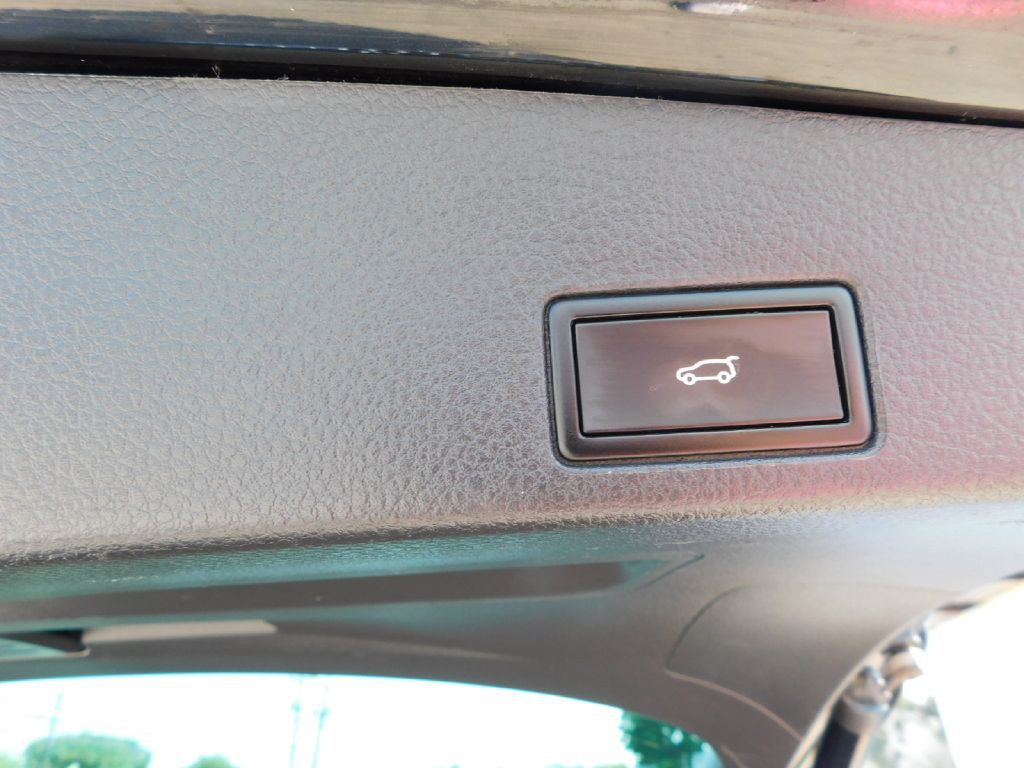 2016 Volkswagen Touareg Image 20