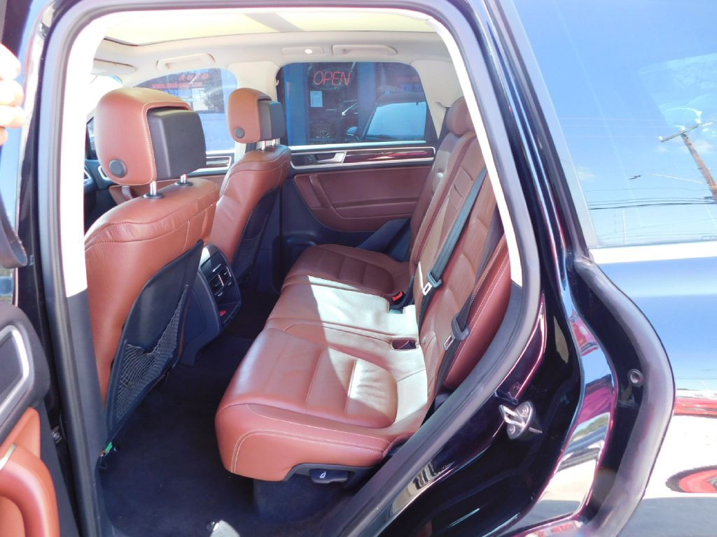 2016 Volkswagen Touareg Image 25