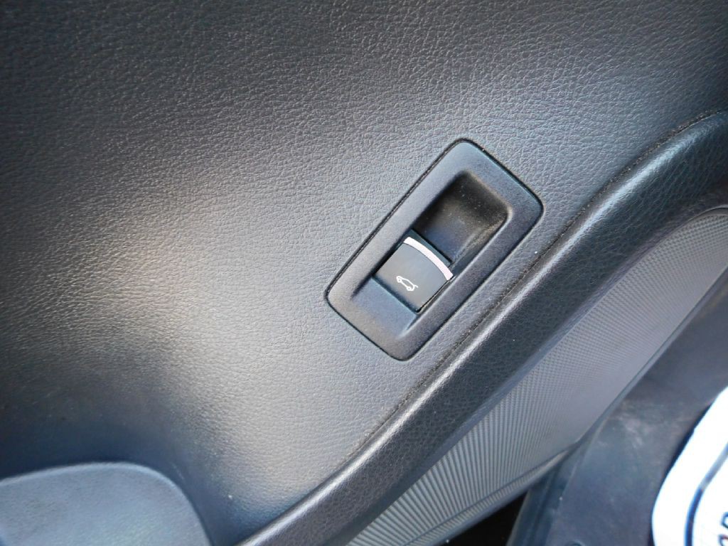 2016 Volkswagen Touareg Image 31