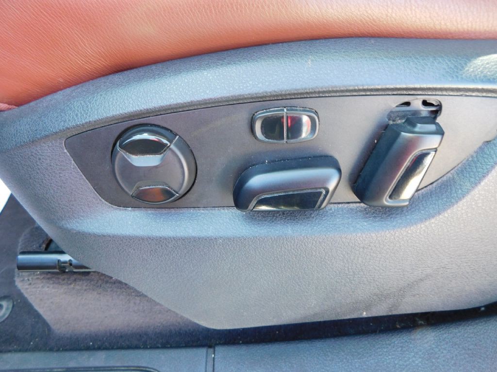 2016 Volkswagen Touareg Image 33