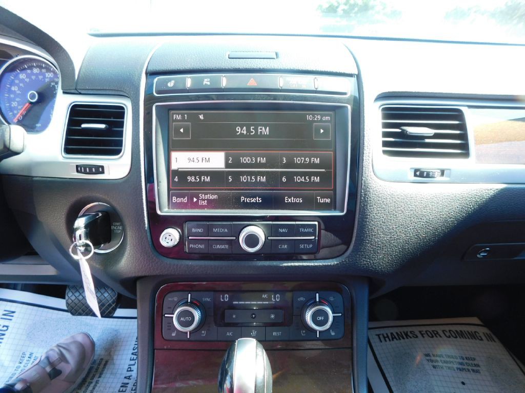 2016 Volkswagen Touareg Image 34