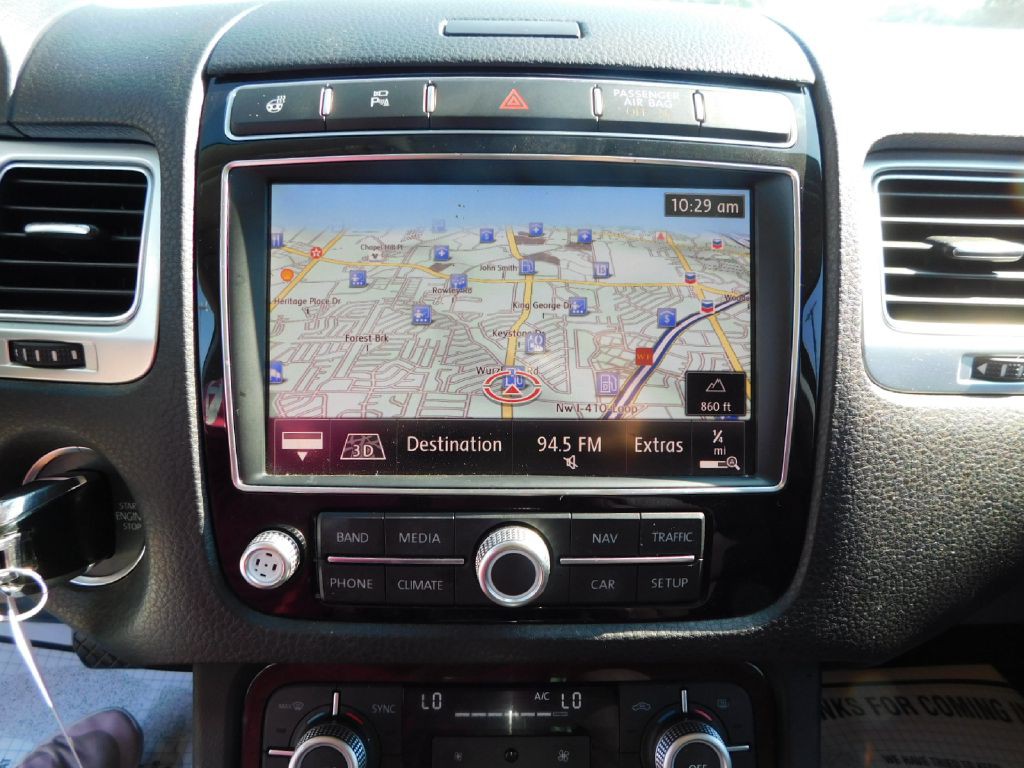 2016 Volkswagen Touareg Image 35