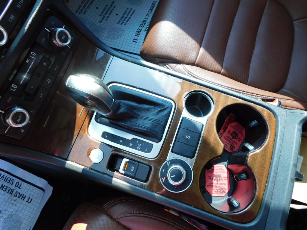 2016 Volkswagen Touareg Image 38