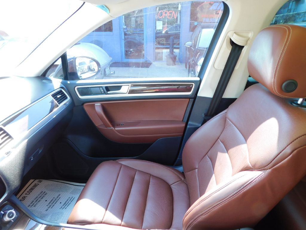 2016 Volkswagen Touareg Image 41