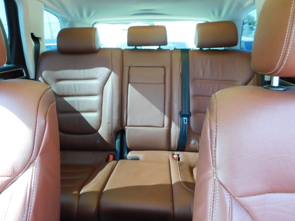 2016 Volkswagen Touareg Image 42