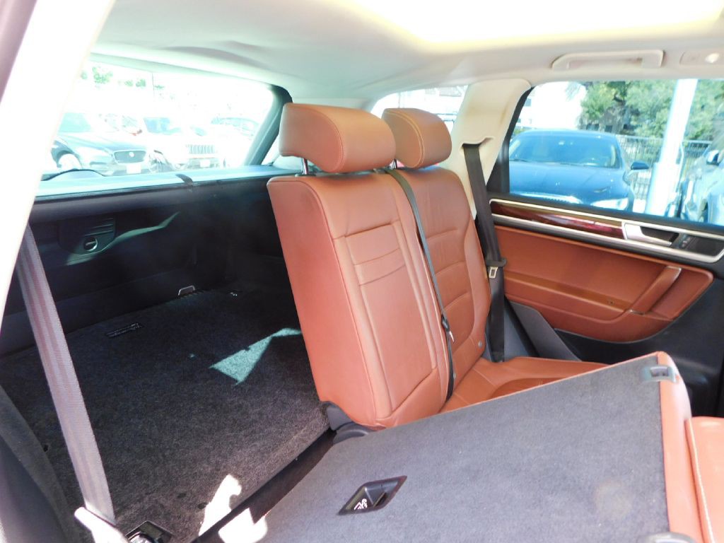 2016 Volkswagen Touareg Image 43