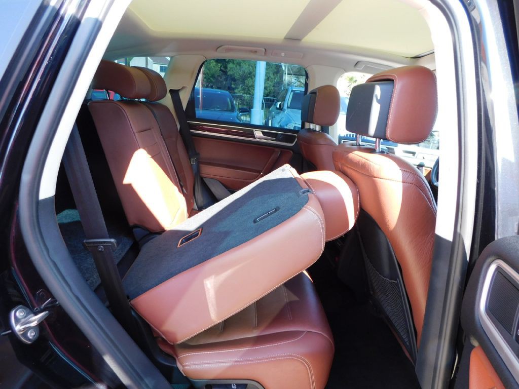 2016 Volkswagen Touareg Image 44