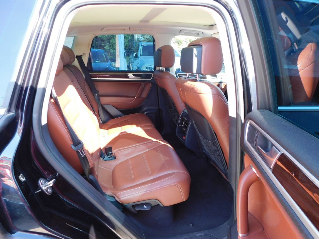 2016 Volkswagen Touareg Image 45