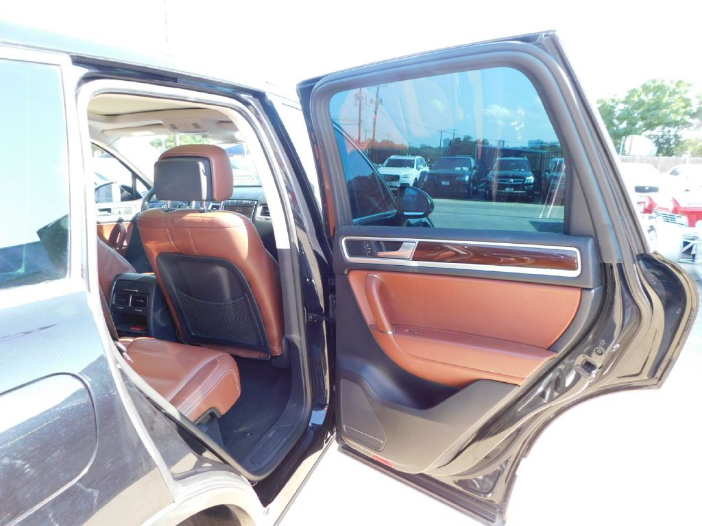 2016 Volkswagen Touareg Image 46