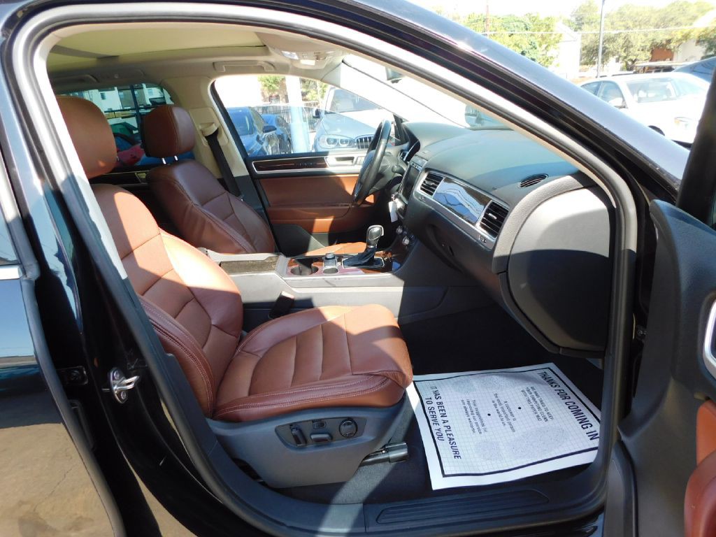 2016 Volkswagen Touareg Image 47