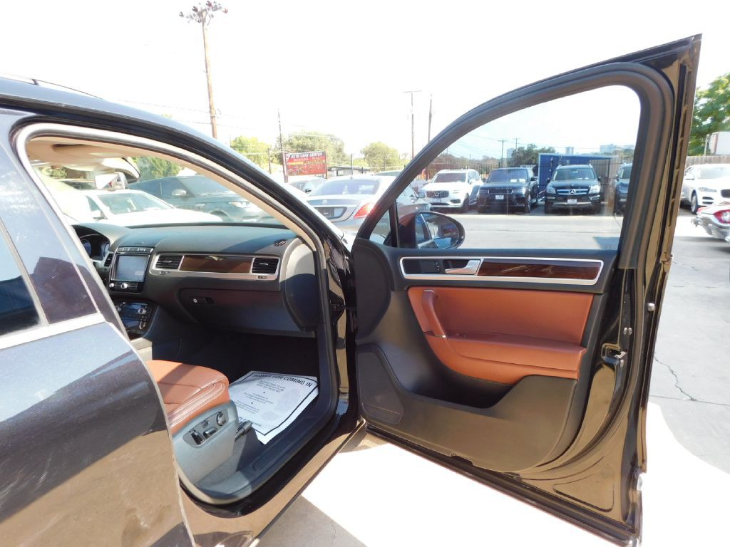 2016 Volkswagen Touareg Image 48