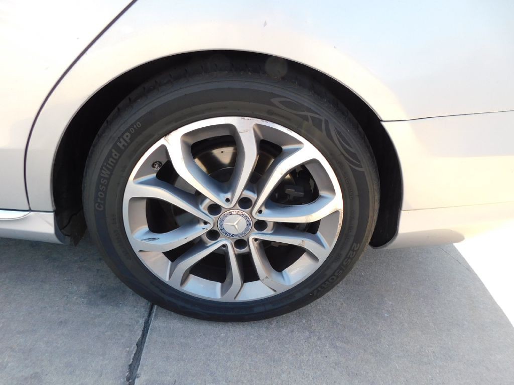 2015 Mercedes-Benz C-Class Image 10