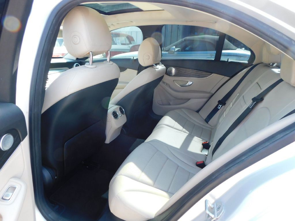 2015 Mercedes-Benz C-Class Image 17