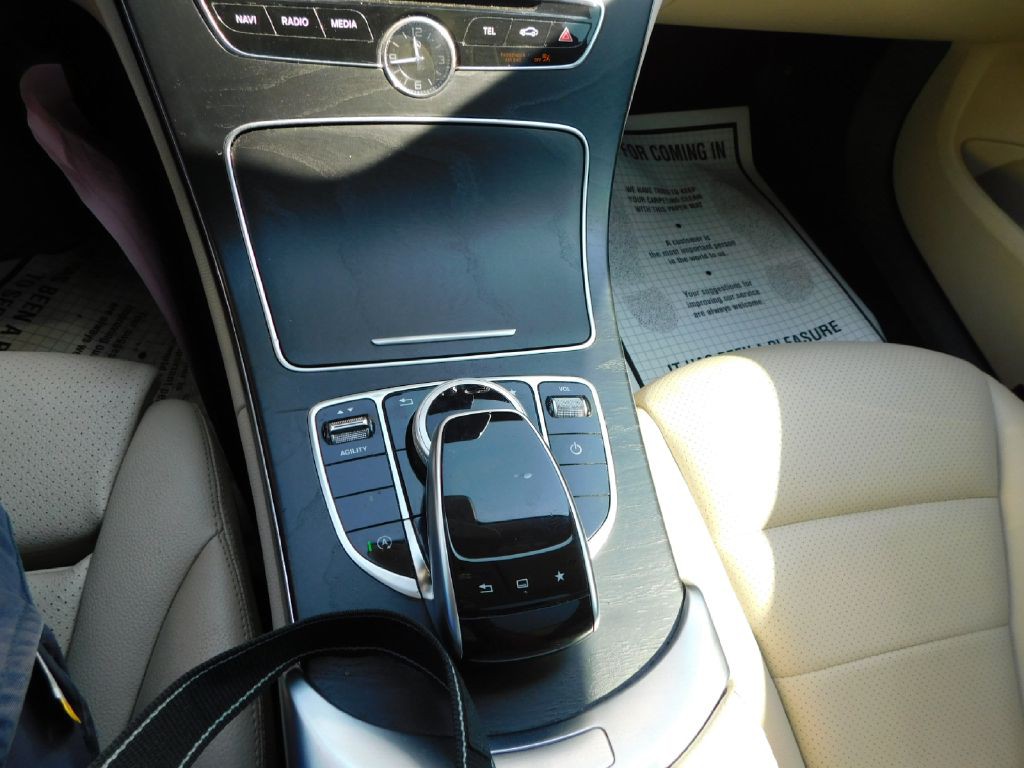 2015 Mercedes-Benz C-Class Image 24