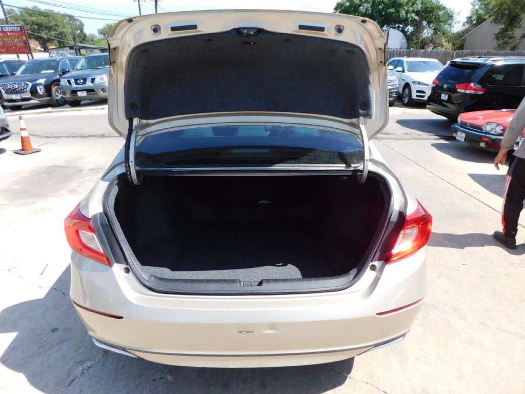 2018 Honda Accord Image 12
