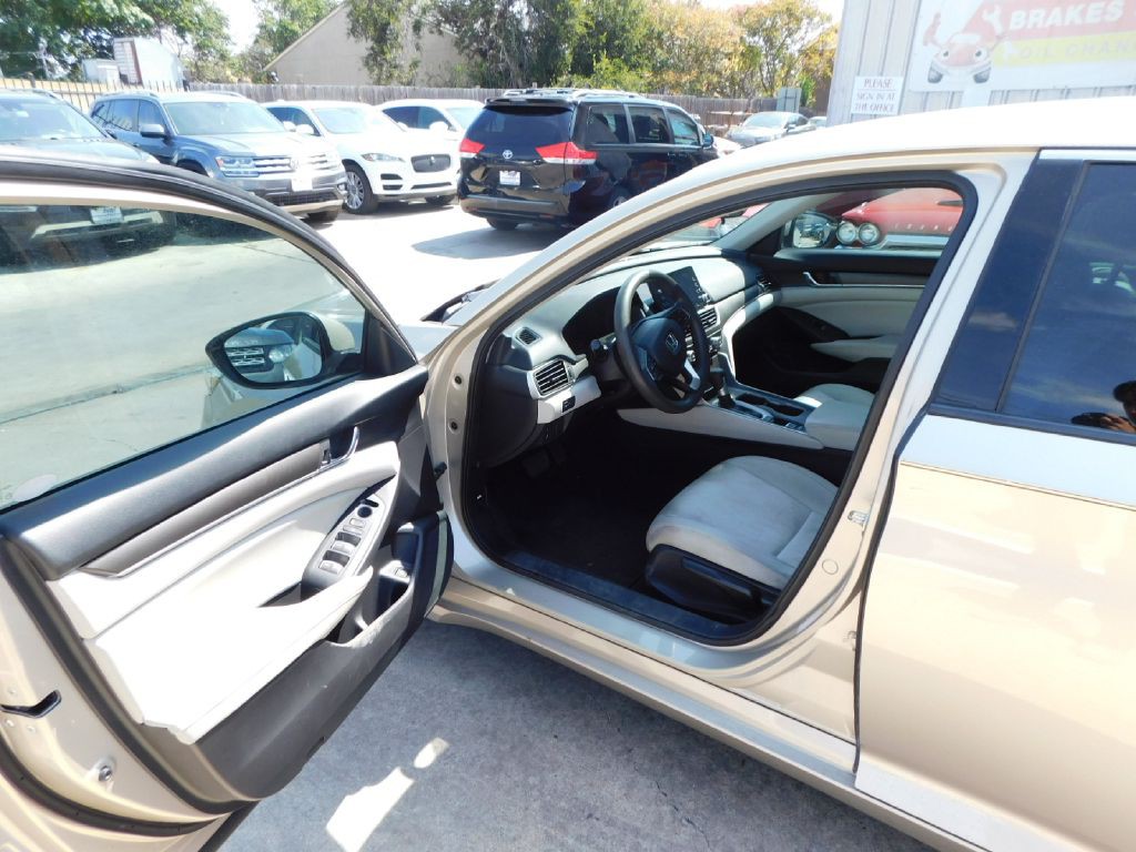 2018 Honda Accord Image 15