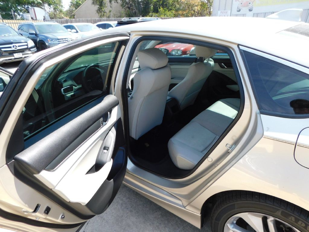 2018 Honda Accord Image 16
