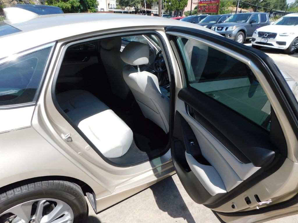 2018 Honda Accord Image 17