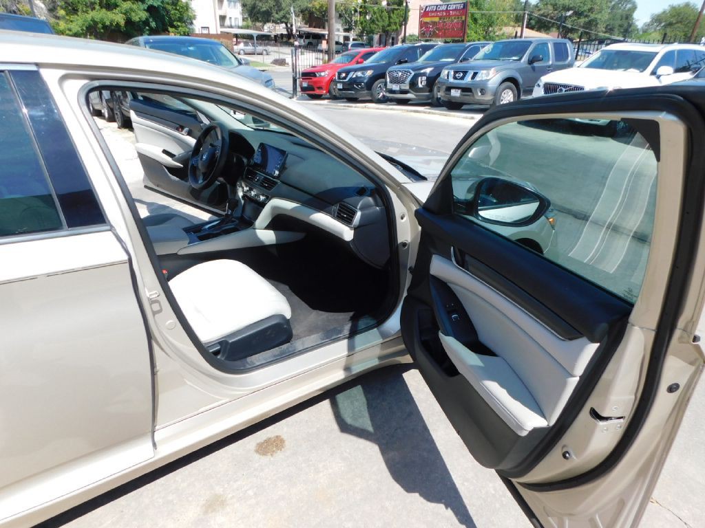 2018 Honda Accord Image 18