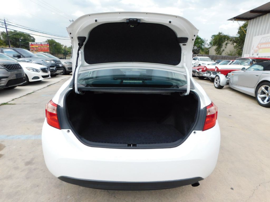 2018 Toyota Corolla Image 17
