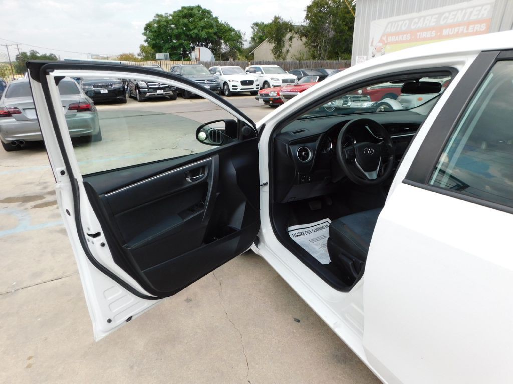 2018 Toyota Corolla Image 19