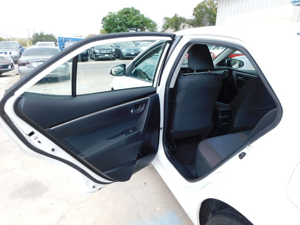 2018 Toyota Corolla Image 21