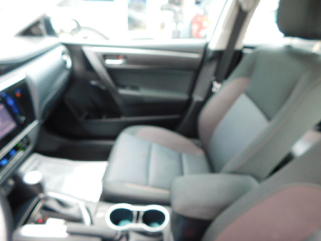 2018 Toyota Corolla Image 32