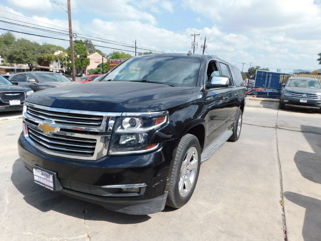 2015 Chevrolet Suburban Image 3