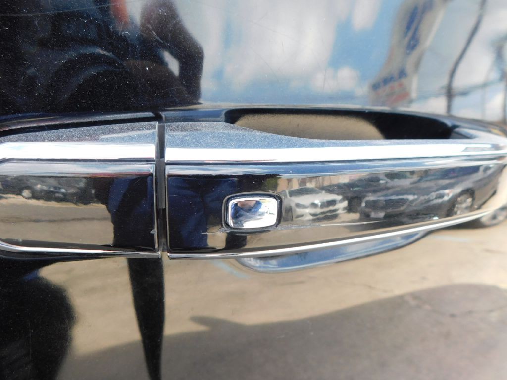 2015 Chevrolet Suburban Image 12