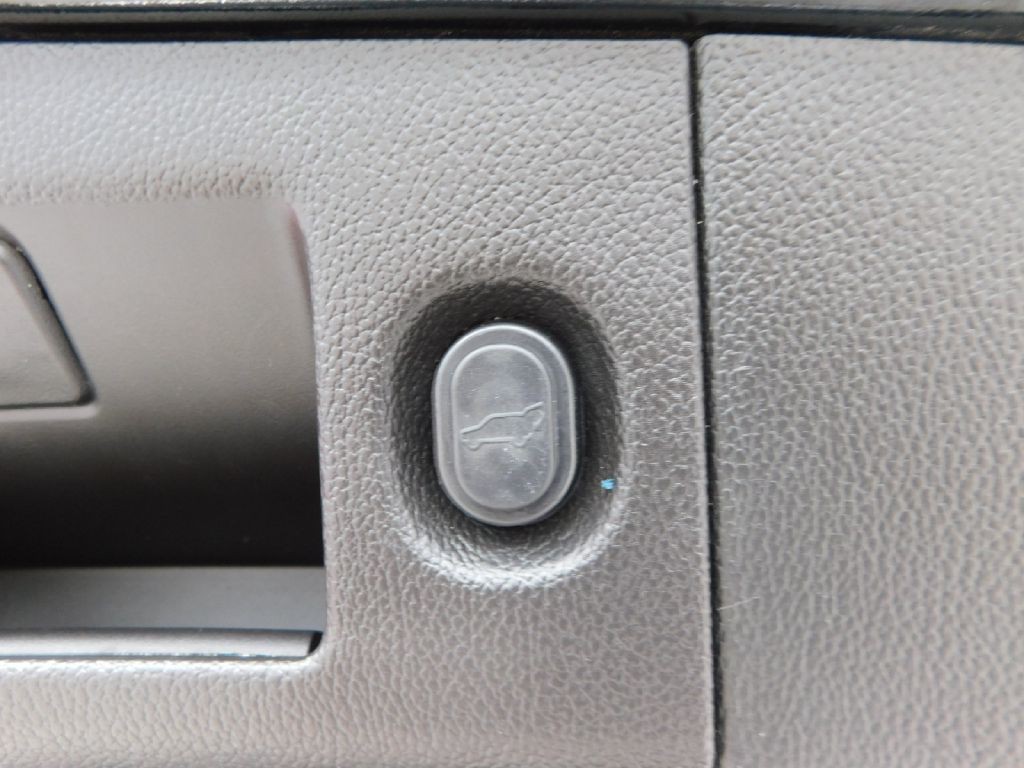 2015 Chevrolet Suburban Image 19