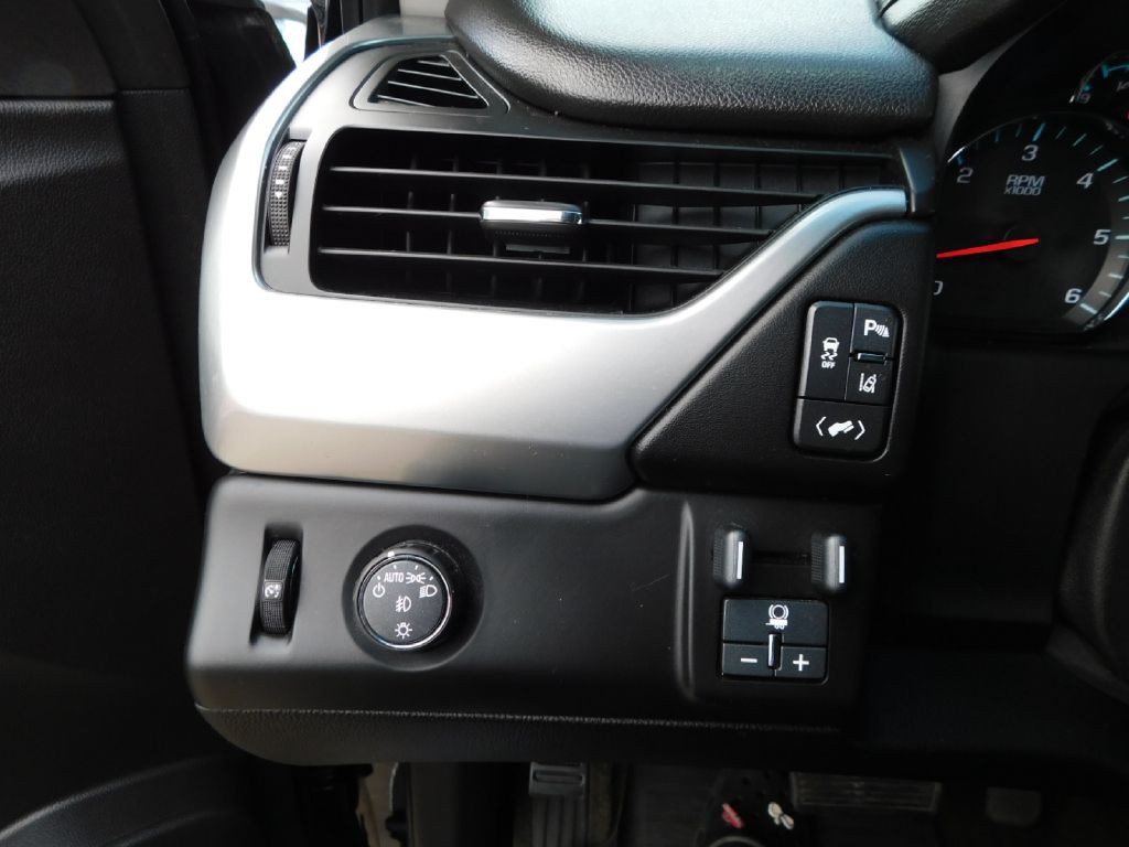 2015 Chevrolet Suburban Image 30