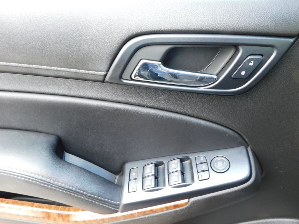 2015 Chevrolet Suburban Image 32