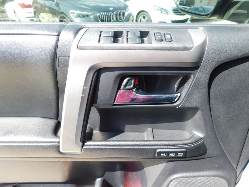 2014 Toyota 4Runner Image 30