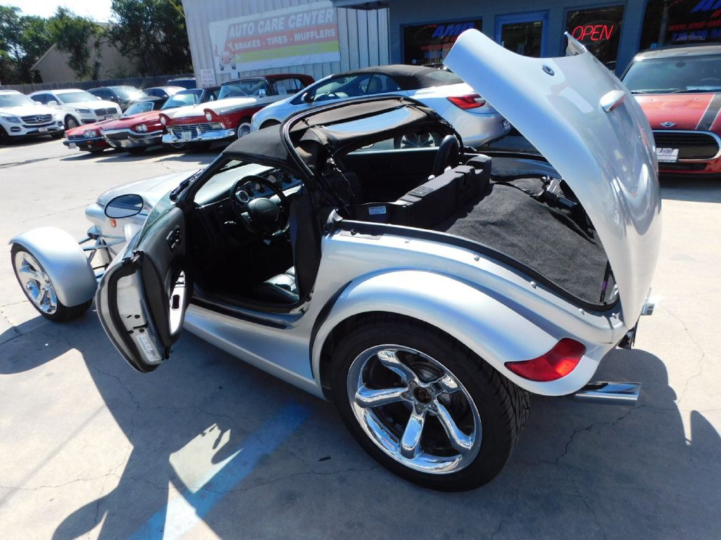 2000 Plymouth Prowler Image 14