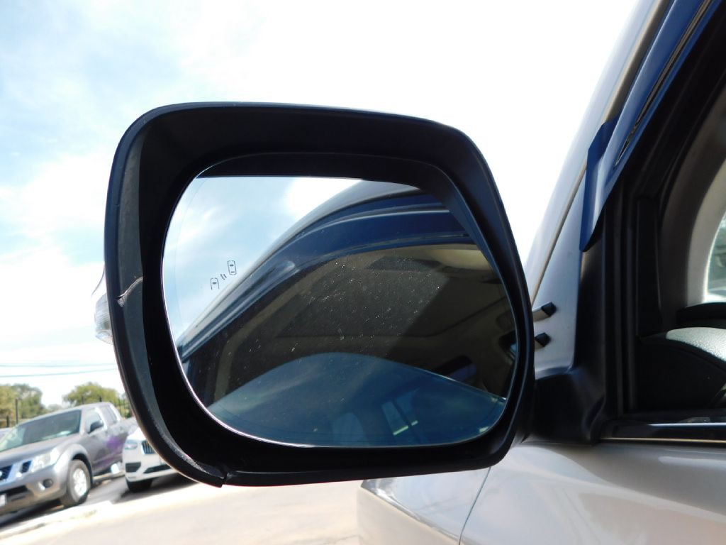 2015 Lexus GX Image 16