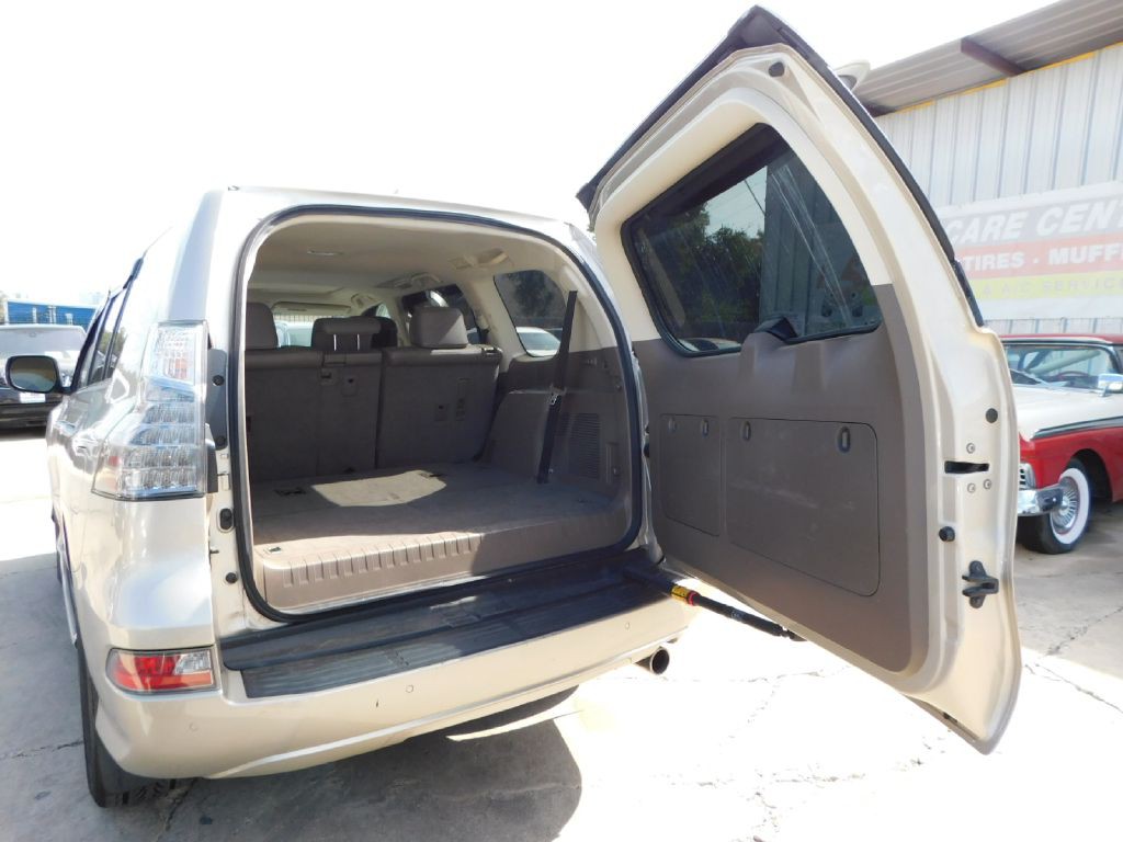 2015 Lexus GX Image 21