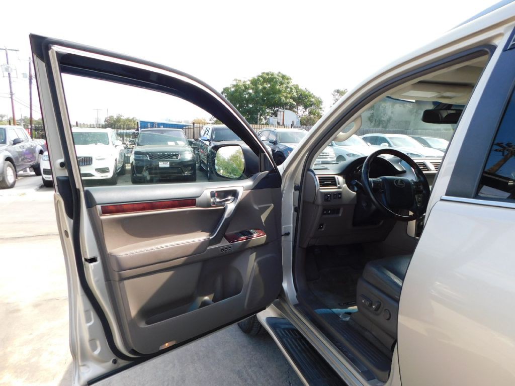 2015 Lexus GX Image 25