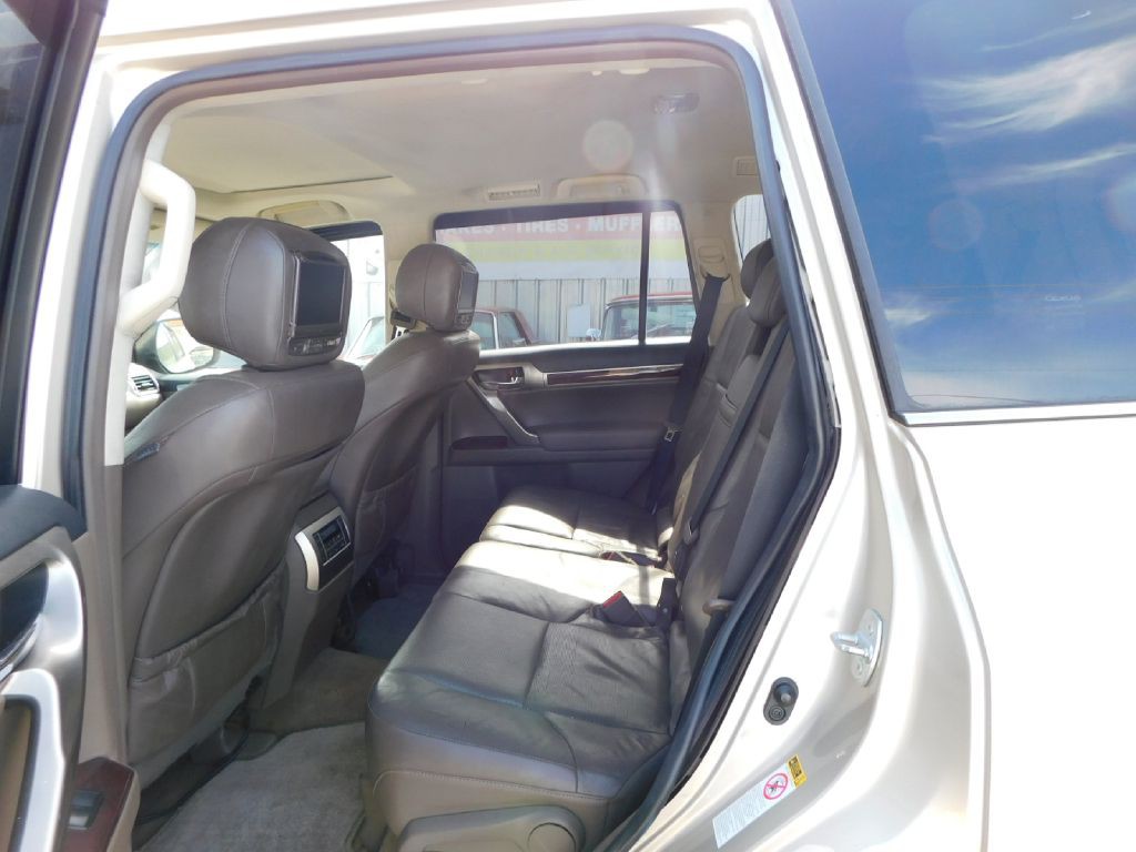 2015 Lexus GX Image 28