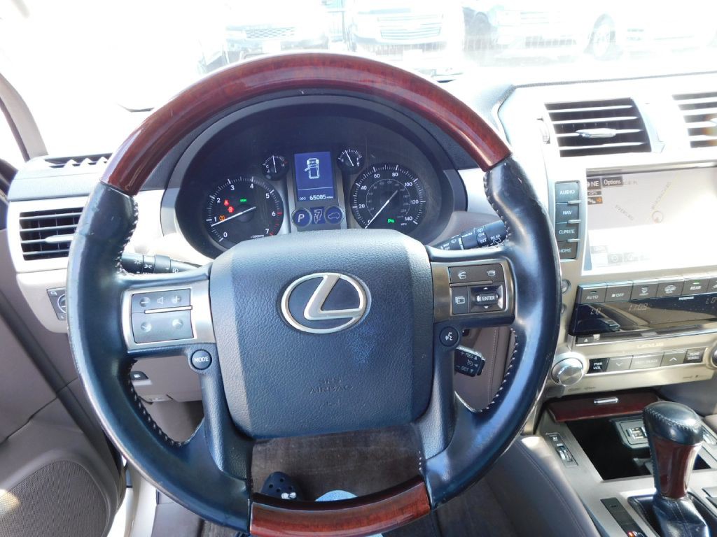 2015 Lexus GX Image 31