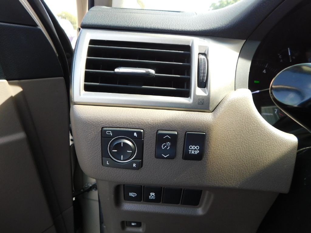 2015 Lexus GX Image 32