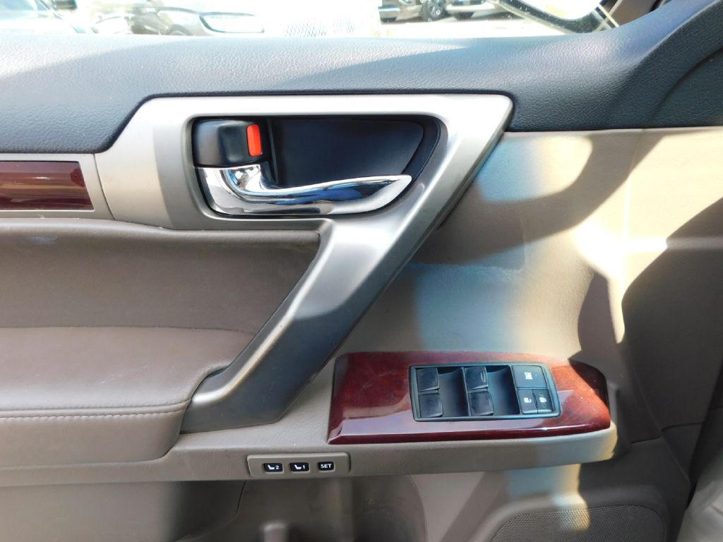 2015 Lexus GX Image 34