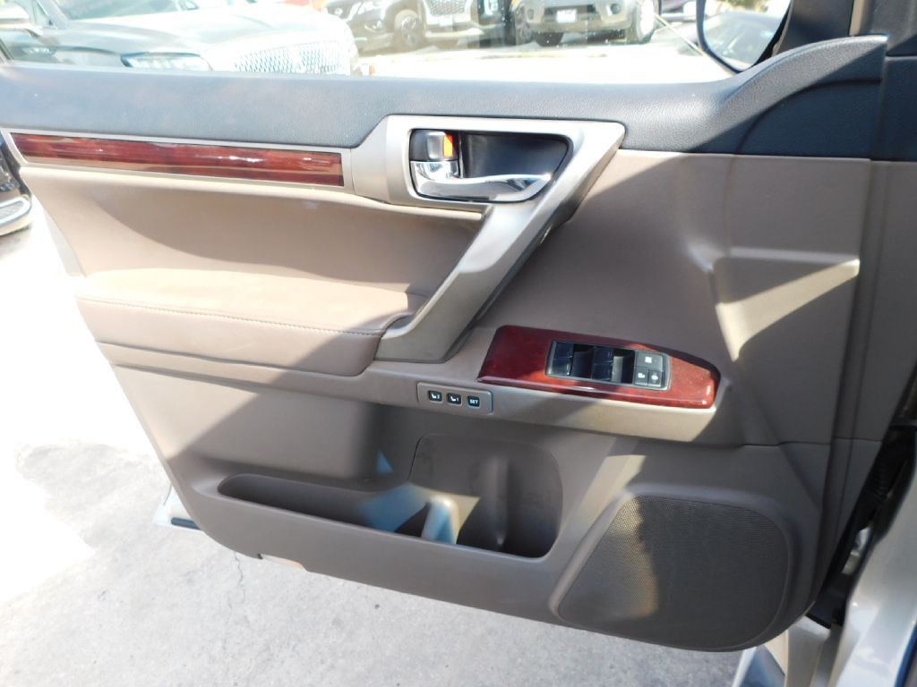 2015 Lexus GX Image 35