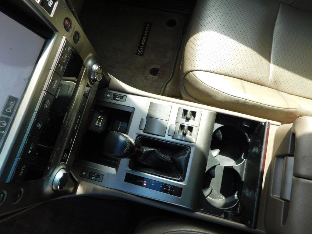 2015 Lexus GX Image 40