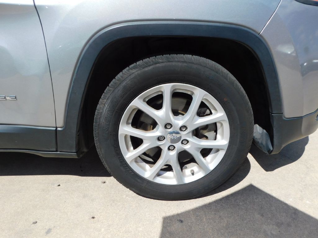 2015 Jeep Cherokee Image 9