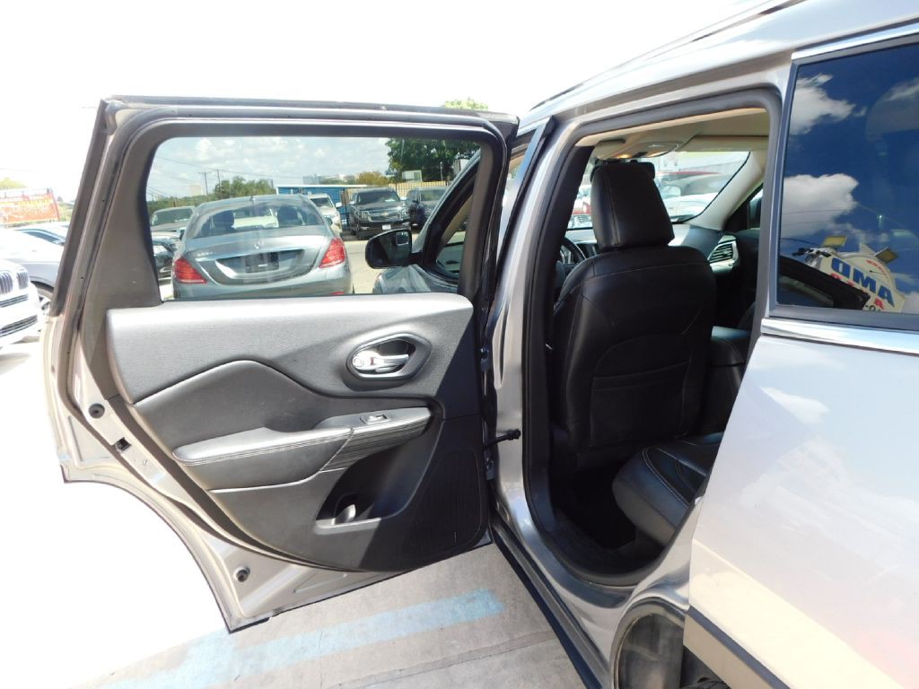 2015 Jeep Cherokee Image 31