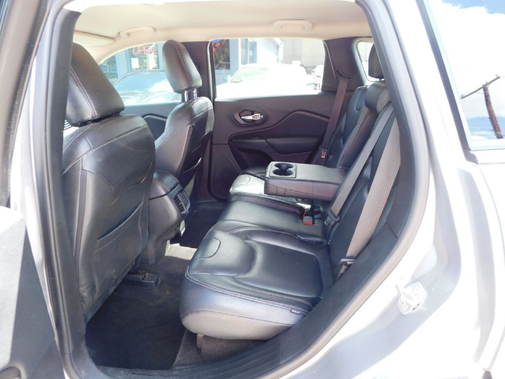 2015 Jeep Cherokee Image 32